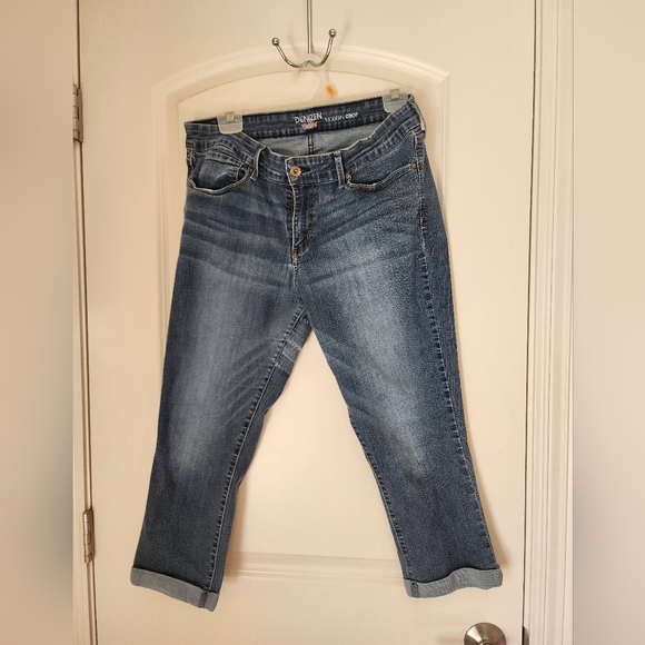 Denizen from Levi's Women's Cropped Blue Jeans - Picture 1 of 5